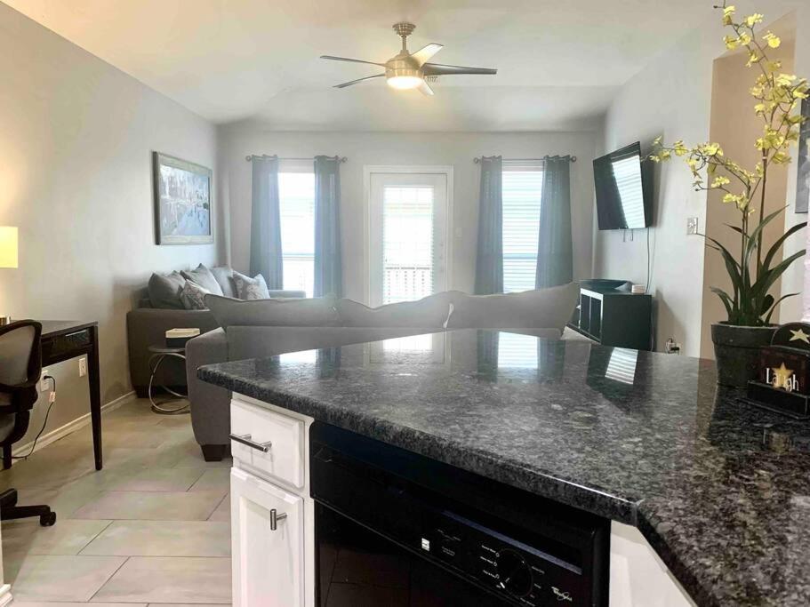 Modern Updates - Great Location - King Bed- Bmt San Antonio Esterno foto