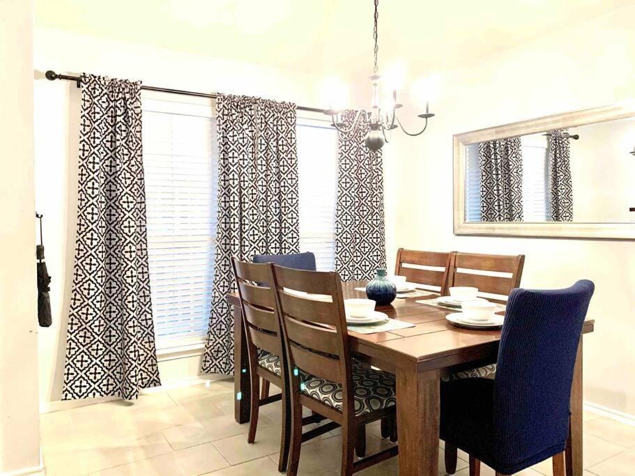 Modern Updates - Great Location - King Bed- Bmt San Antonio Esterno foto